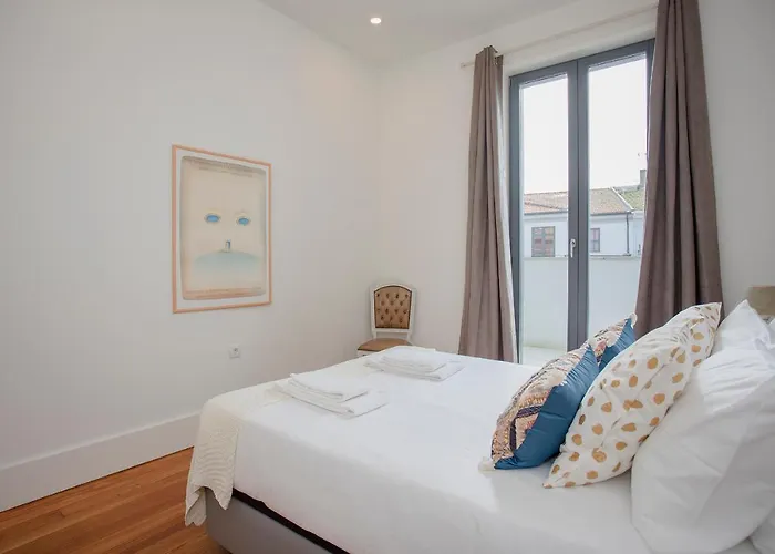 Liiiving - Downtown & Riverside Balcony Apartment *