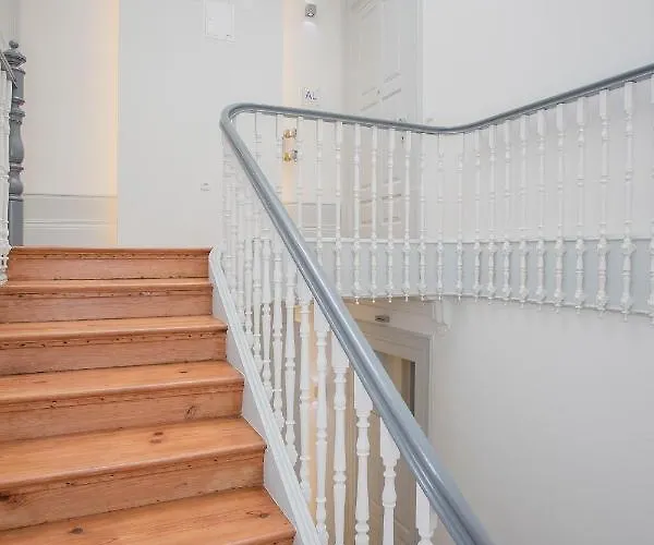 Liiiving - Downtown & Riverside Balcony Apartment *