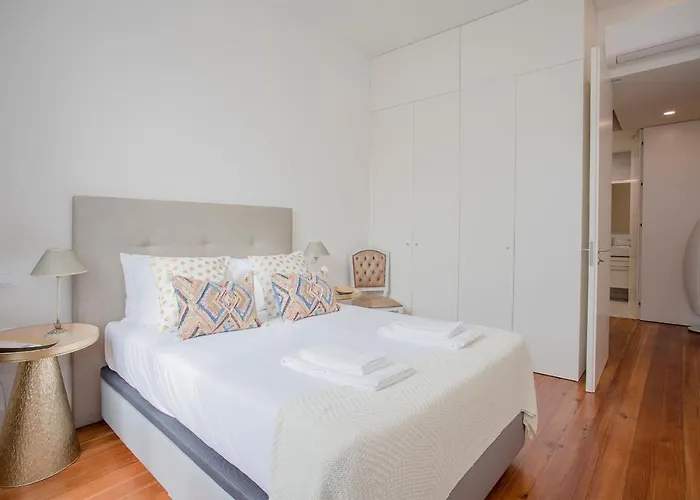 Liiiving - Downtown & Riverside Balcony Apartment